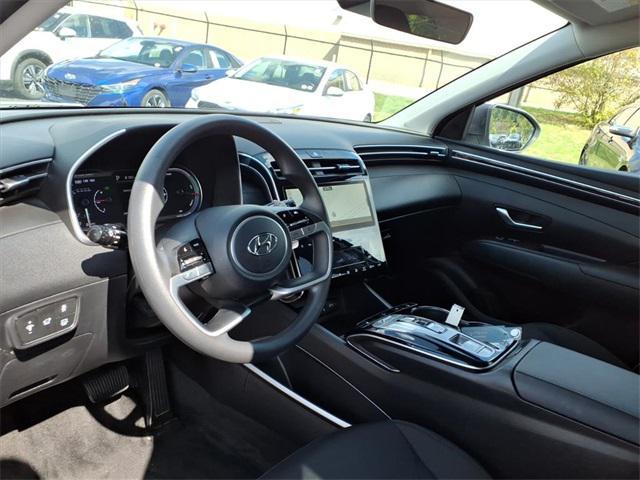 Photo of 2024 White Pearl Hyundai TUCSON Hybrid