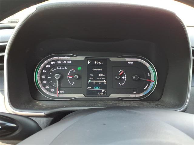 Photo of 2024 White Pearl Hyundai TUCSON Hybrid