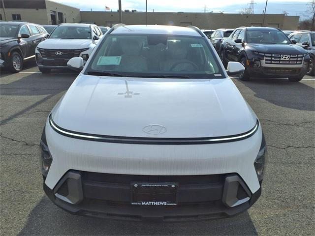 Photo of 2025 Atlas White Hyundai KONA