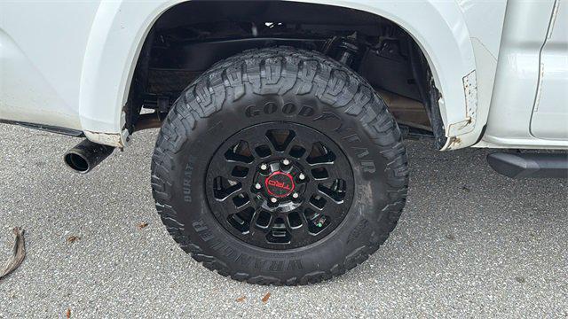 Photo of 2022 White Toyota Tacoma
