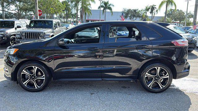 Photo of 2019 Agate Black Metallic Ford Edge