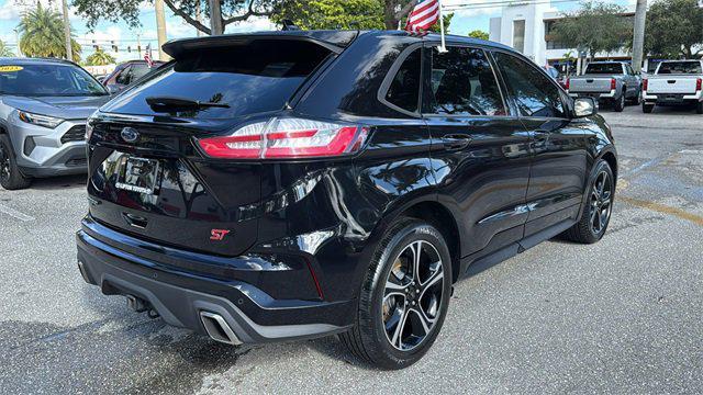 Photo of 2019 Agate Black Metallic Ford Edge
