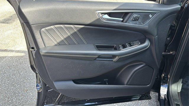 Photo of 2019 Agate Black Metallic Ford Edge