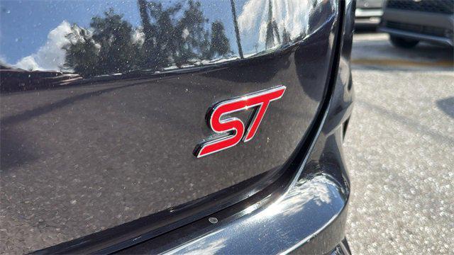 Photo of 2019 Agate Black Metallic Ford Edge