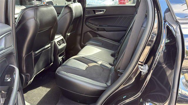 Photo of 2019 Agate Black Metallic Ford Edge