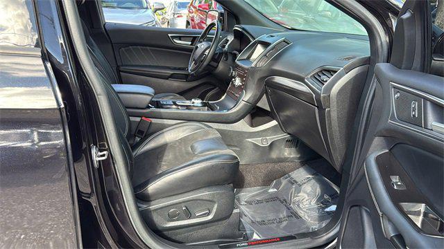 Photo of 2019 Agate Black Metallic Ford Edge