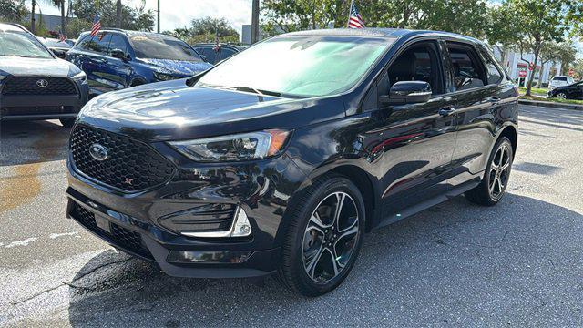 Photo of 2019 Agate Black Metallic Ford Edge