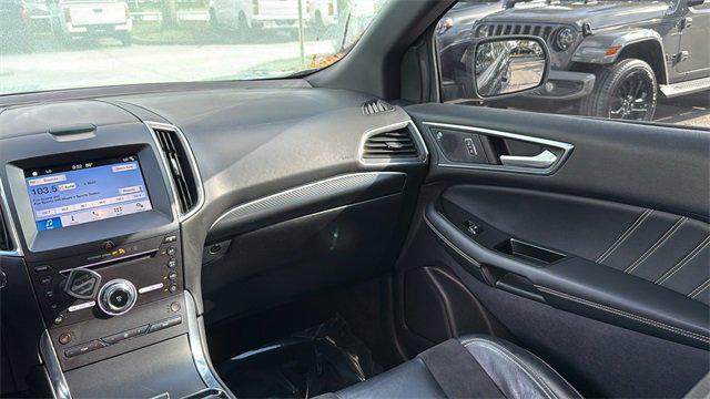 Photo of 2019 Agate Black Metallic Ford Edge