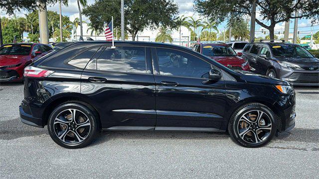 Photo of 2019 Agate Black Metallic Ford Edge