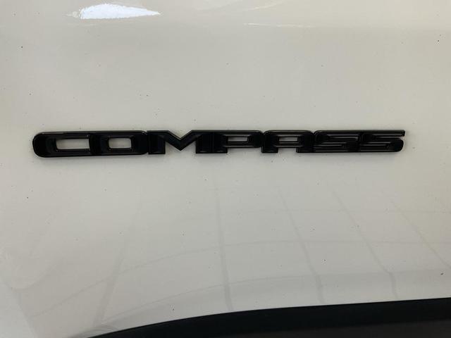 Photo of 2020 White Clearcoat Jeep Compass
