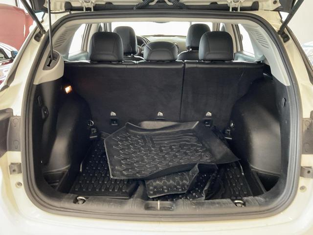 Photo of 2020 White Clearcoat Jeep Compass