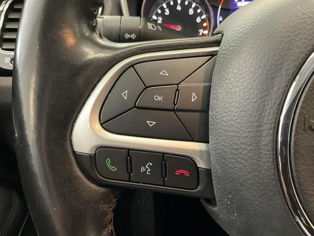 Photo of 2020 White Clearcoat Jeep Compass