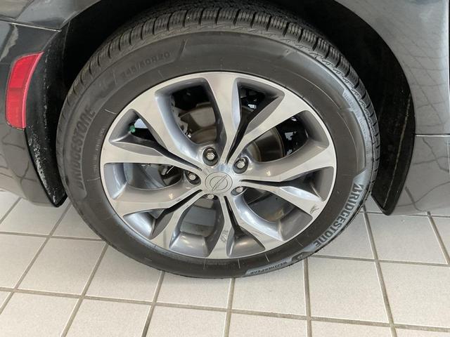 Photo of 2017 Brilliant Black Crystal Pearlcoat Chrysler Pacifica