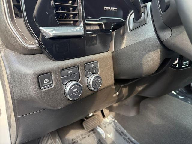 Photo of 2025 Summit White GMC Sierra 1500