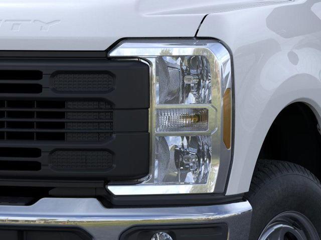 Photo of 2025 Oxford White Ford F-250