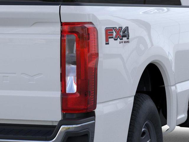 Photo of 2025 Oxford White Ford F-250