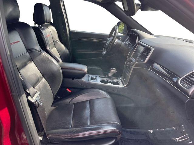 Photo of 2017 Velvet Red Pearlcoat Jeep Grand Cherokee