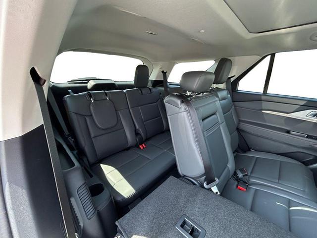 Photo of 2025 Space White Metallic Ford Explorer