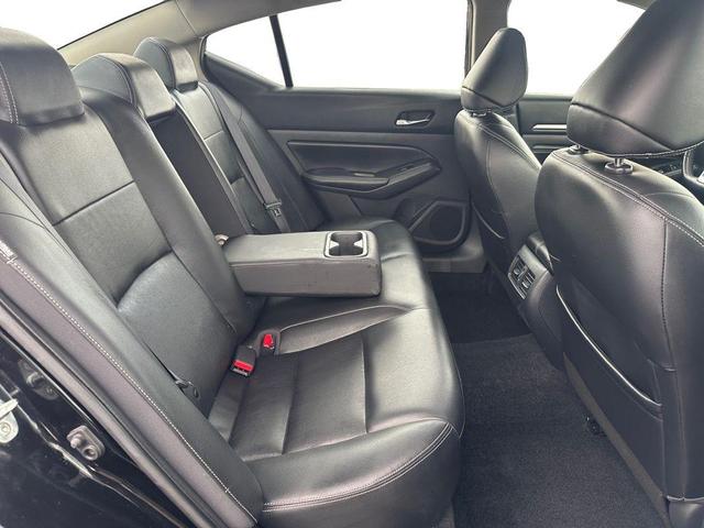 Photo of 2019 Super Black Clearcoat Nissan Altima