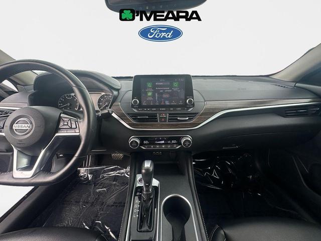 Photo of 2019 Super Black Clearcoat Nissan Altima