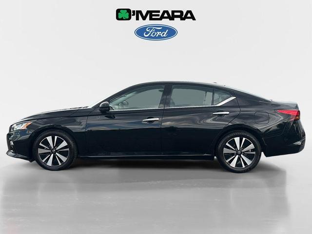 Photo of 2019 Super Black Clearcoat Nissan Altima