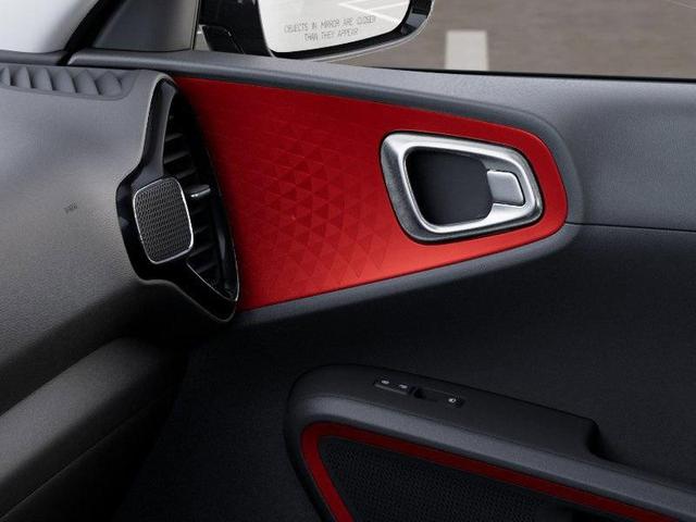 Photo of 2025 Snow White Pearl Kia Soul