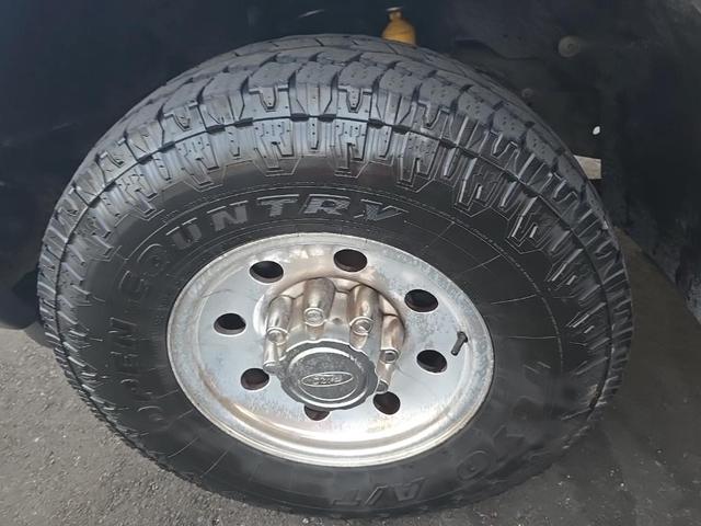 Photo of 2002 Silver Clearcoat Metallic Ford F-350