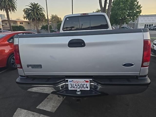 Photo of 2002 Silver Clearcoat Metallic Ford F-350