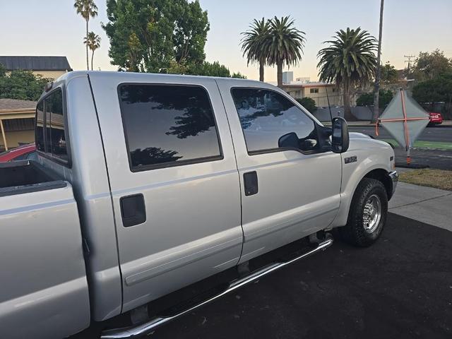 Photo of 2002 Silver Clearcoat Metallic Ford F-350