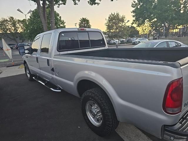 Photo of 2002 Silver Clearcoat Metallic Ford F-350