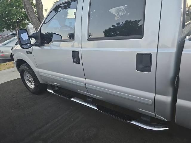 Photo of 2002 Silver Clearcoat Metallic Ford F-350