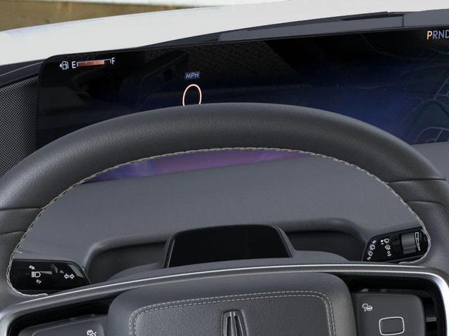 Photo of 2025 White Lincoln Navigator