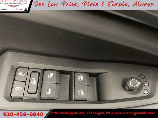 Photo of 2025 Silver Zynith Jeep Grand Cherokee