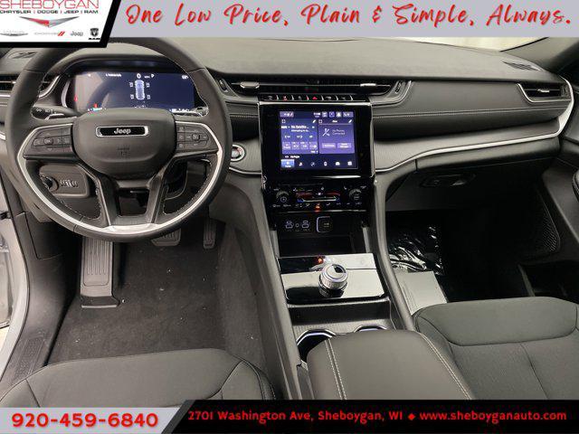 Photo of 2025 Silver Zynith Jeep Grand Cherokee