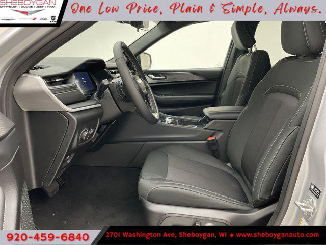 Photo of 2025 Silver Zynith Jeep Grand Cherokee