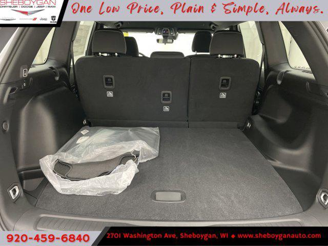 Photo of 2025 Silver Zynith Jeep Grand Cherokee