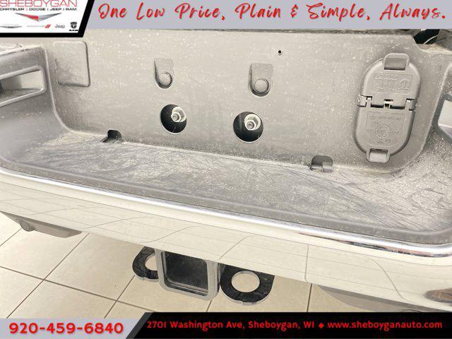 Photo of 2025 Diamond Black Crystal Pearlcoat RAM 2500