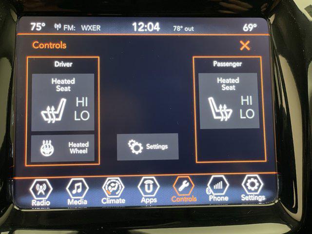 Photo of 2018 Diamond Black Crystal Pearlcoat Jeep Compass