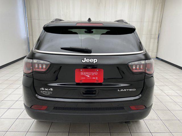 Photo of 2018 Diamond Black Crystal Pearlcoat Jeep Compass