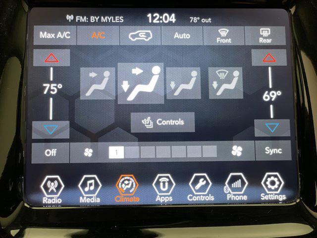 Photo of 2018 Diamond Black Crystal Pearlcoat Jeep Compass