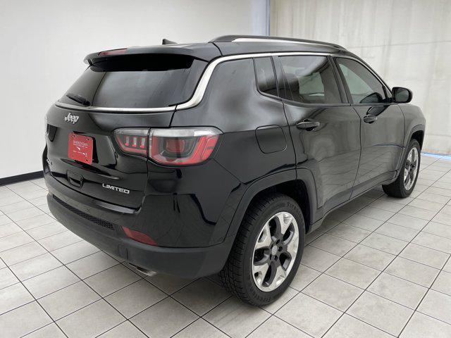 Photo of 2018 Diamond Black Crystal Pearlcoat Jeep Compass