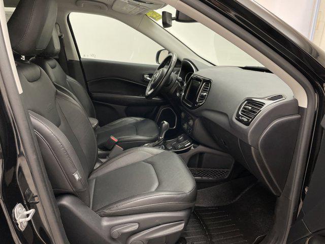 Photo of 2018 Diamond Black Crystal Pearlcoat Jeep Compass