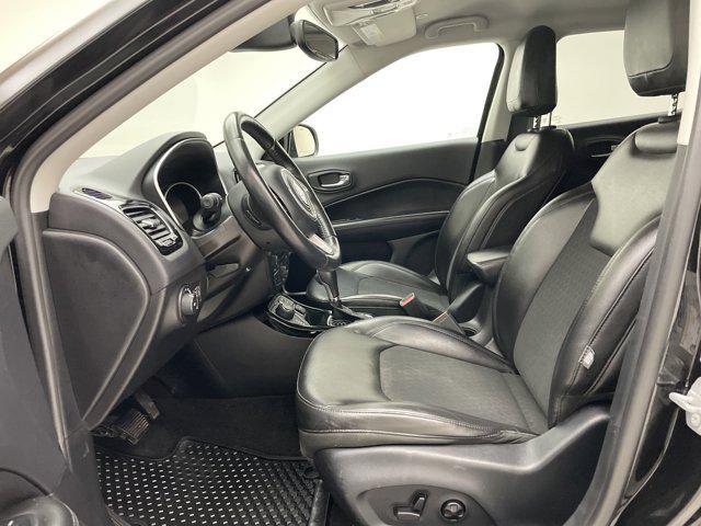 Photo of 2018 Diamond Black Crystal Pearlcoat Jeep Compass