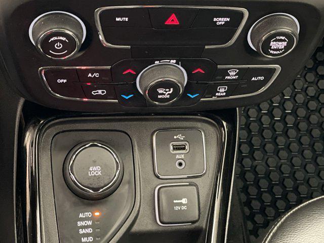 Photo of 2018 Diamond Black Crystal Pearlcoat Jeep Compass