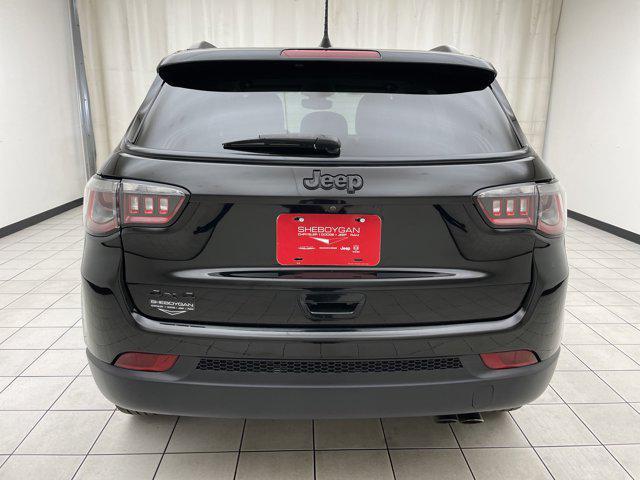 Photo of 2018 Diamond Black Crystal Pearlcoat Jeep Compass