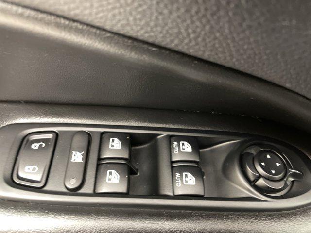 Photo of 2018 Diamond Black Crystal Pearlcoat Jeep Compass