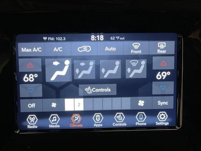 Photo of 2018 Diamond Black Crystal Pearlcoat Jeep Compass