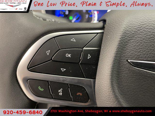 Photo of 2025 Ceramic Gray Clearcoat Chrysler Pacifica