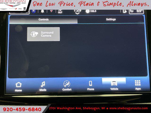 Photo of 2025 Ceramic Gray Clearcoat Chrysler Pacifica