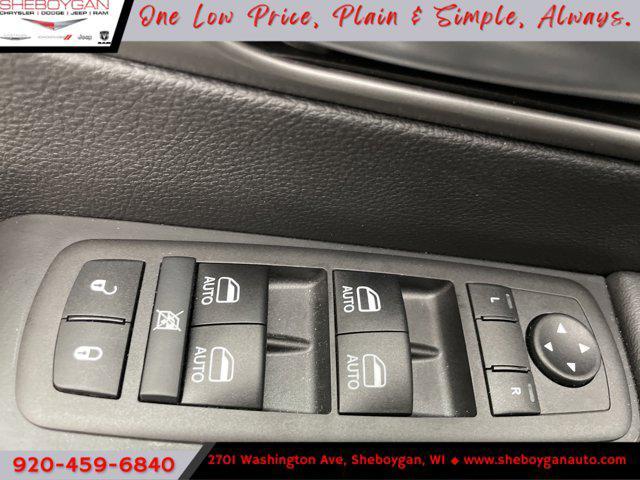 Photo of 2025 Ceramic Gray Clearcoat Chrysler Pacifica